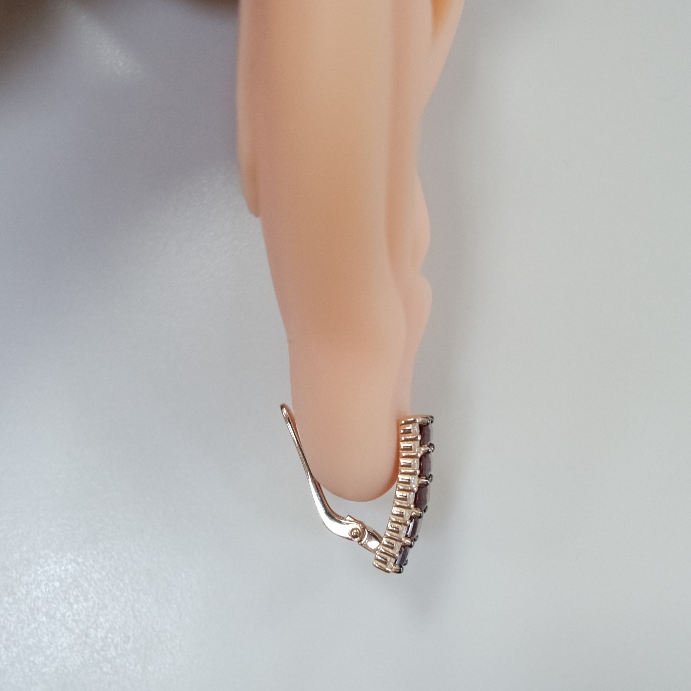 Серебряные серьги с гранатами